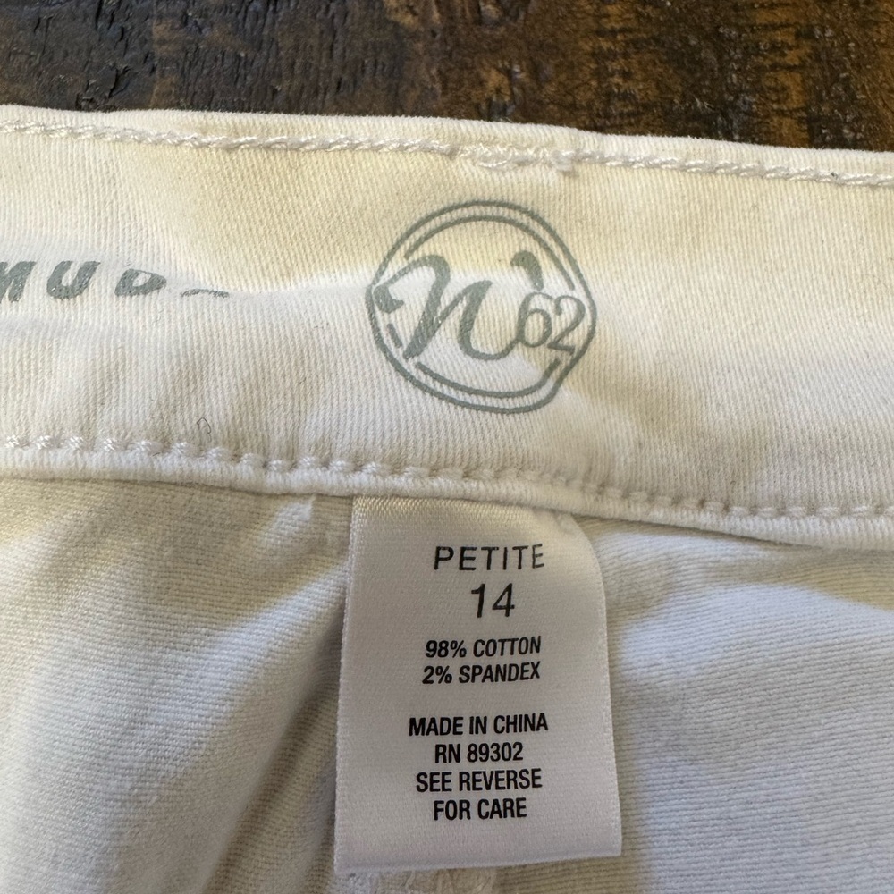 Westport White Bermuda Shorts - Picture 5 of 10